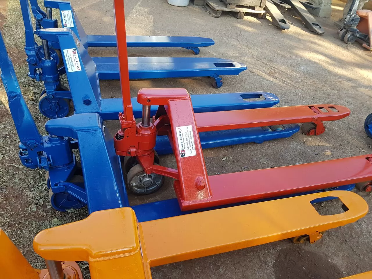 1211201985647AMService-Repair-Hand-Pallet-Truck-4
